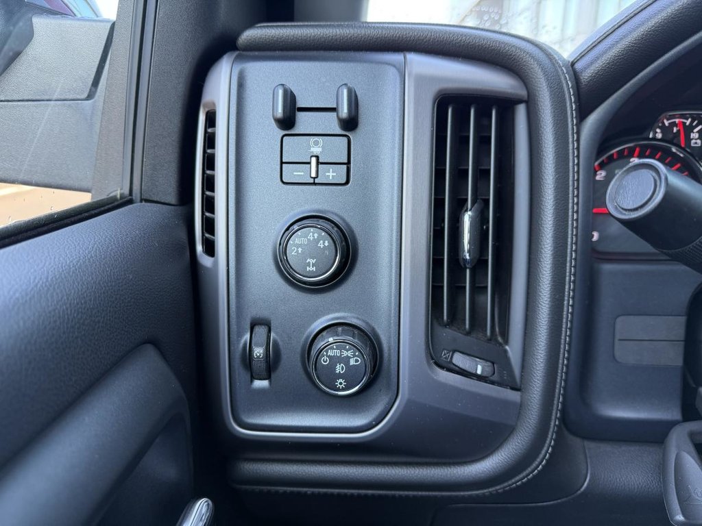 GMC Sierra 1500 SLE Cabine Club v8 5.3L 2016 à Québec, Québec - 15 - w1024h768px