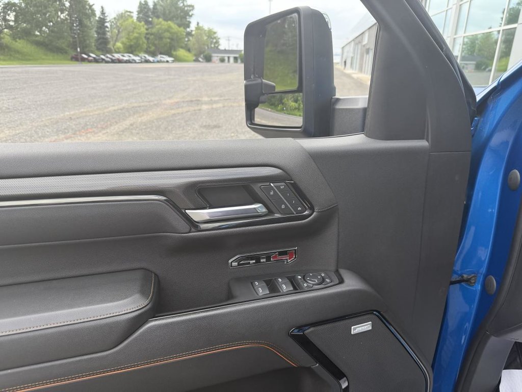 GMC Sierra 1500 4x4 AT4 Crew Cab V8 6.2L 6.6ft 2023 à Québec, Québec - 14 - w1024h768px