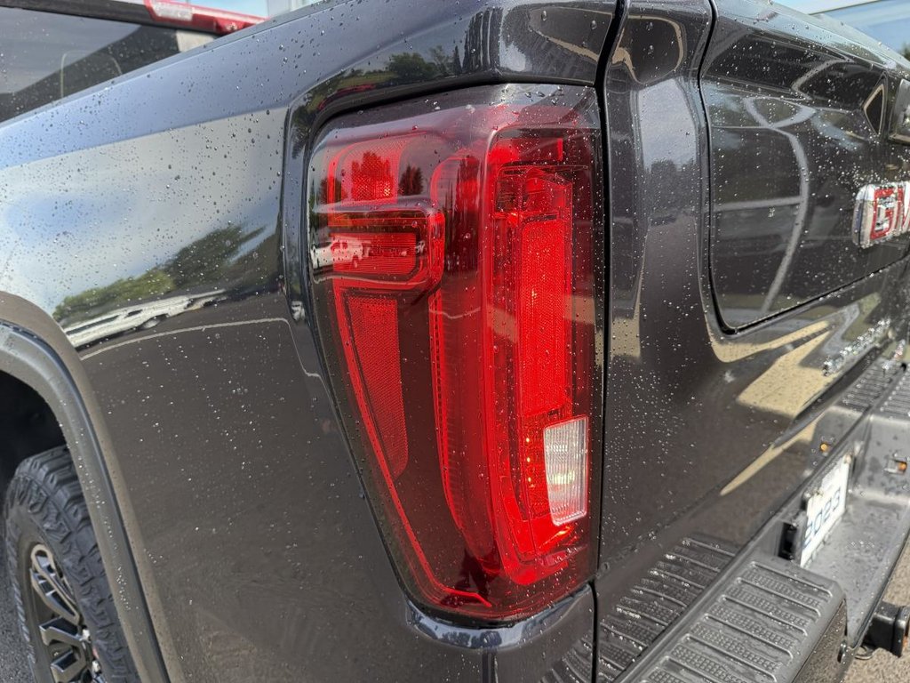 2023 GMC Sierra 1500 4x4 AT4x Crew Cab V8 6.2L 5.8ft in Quebec, Quebec - 9 - w1024h768px