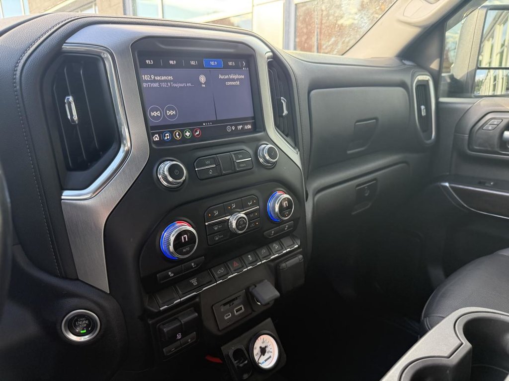 GMC Sierra 3500 HD 4x4 SLT Crew Cab SRW V8 6.6L Diesel 6.6ft 2022 à Québec, Québec - 17 - w1024h768px