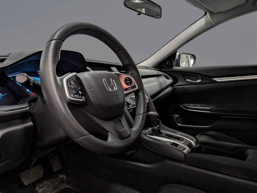 2017 Honda Berline Civic 4 portes LX in Sherbrooke, Quebec - 6 - w1024h768px