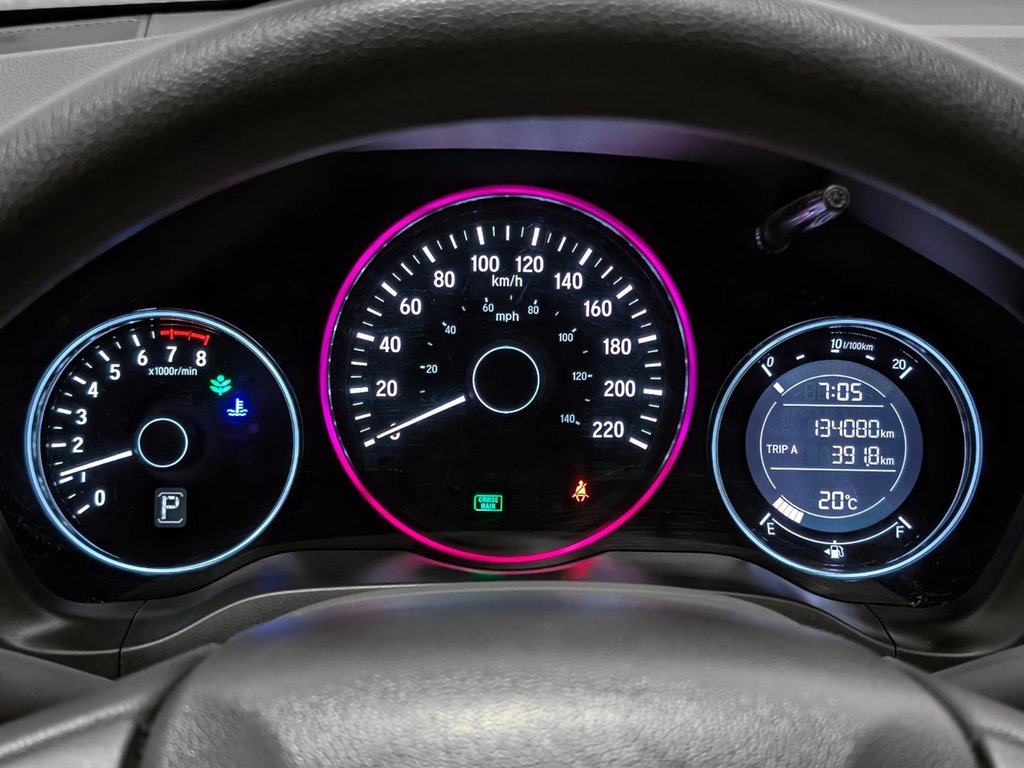 2016 Honda HR-V 4WD LX in Sherbrooke, Quebec - 17 - w1024h768px