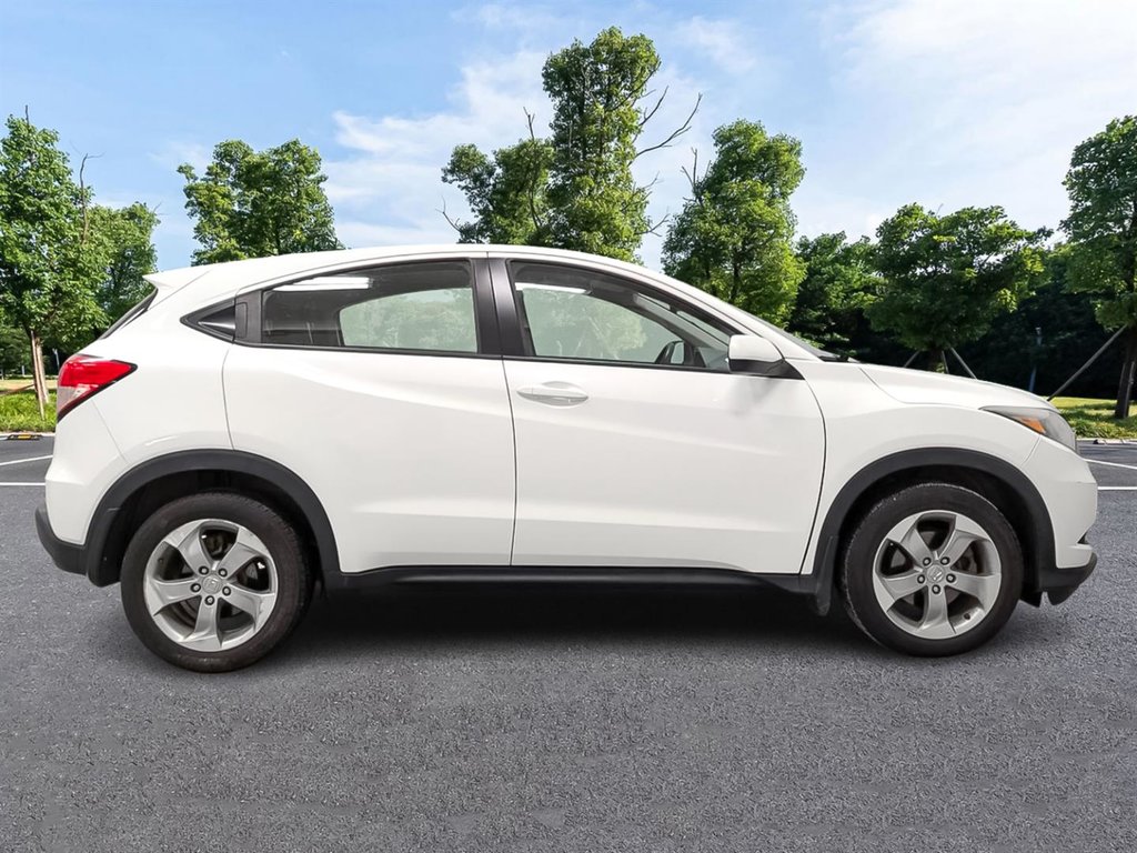 2016 Honda HR-V 4WD LX in Sherbrooke, Quebec - 5 - w1024h768px