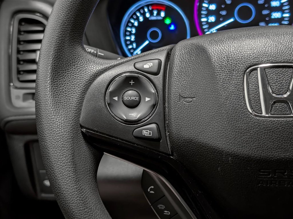 2016 Honda HR-V 4WD LX in Sherbrooke, Quebec - 14 - w1024h768px