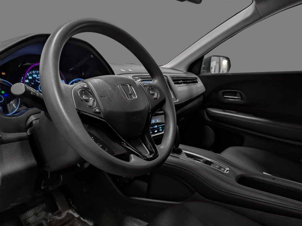2016 Honda HR-V 4WD LX in Sherbrooke, Quebec - 6 - w1024h768px