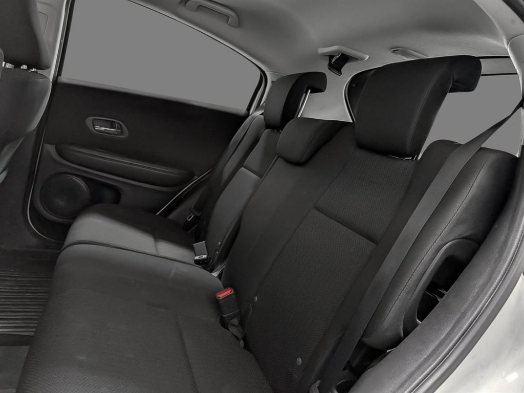 2016 Honda HR-V 4WD LX in Sherbrooke, Quebec - 8 - w1024h768px