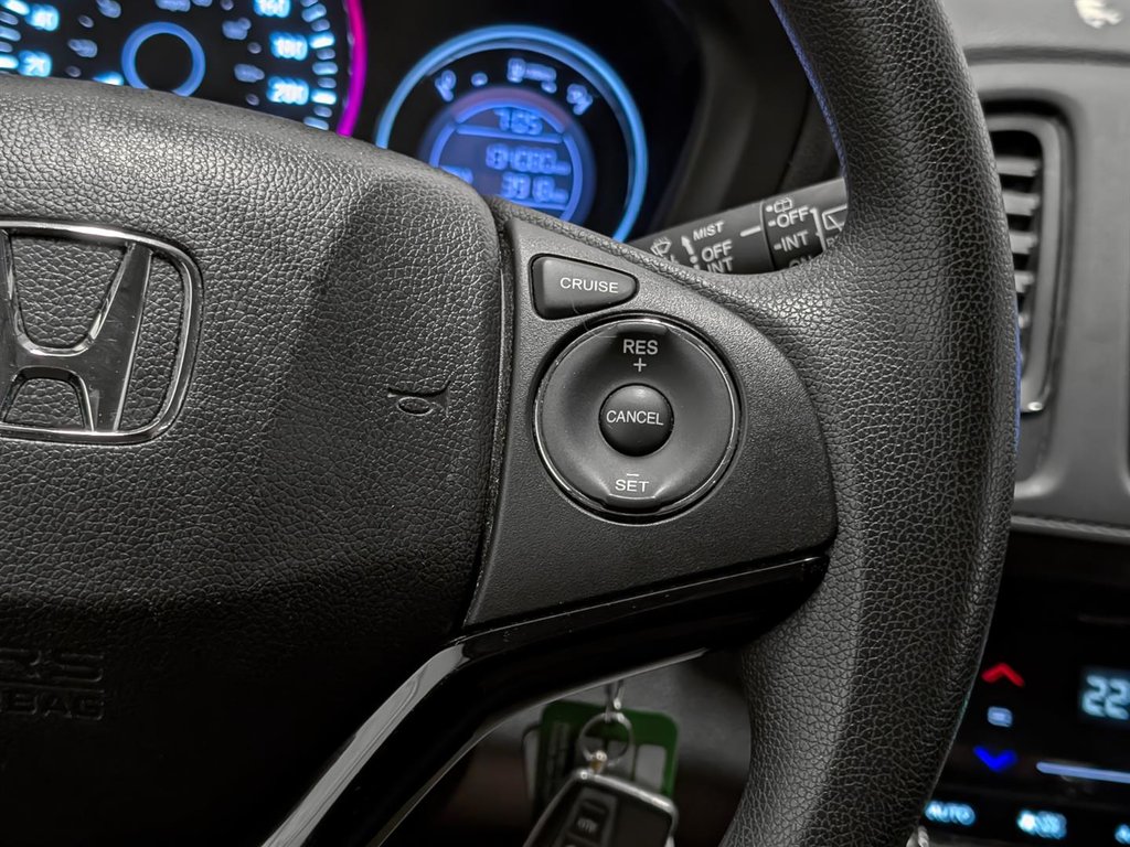 2016 Honda HR-V 4WD LX in Sherbrooke, Quebec - 13 - w1024h768px