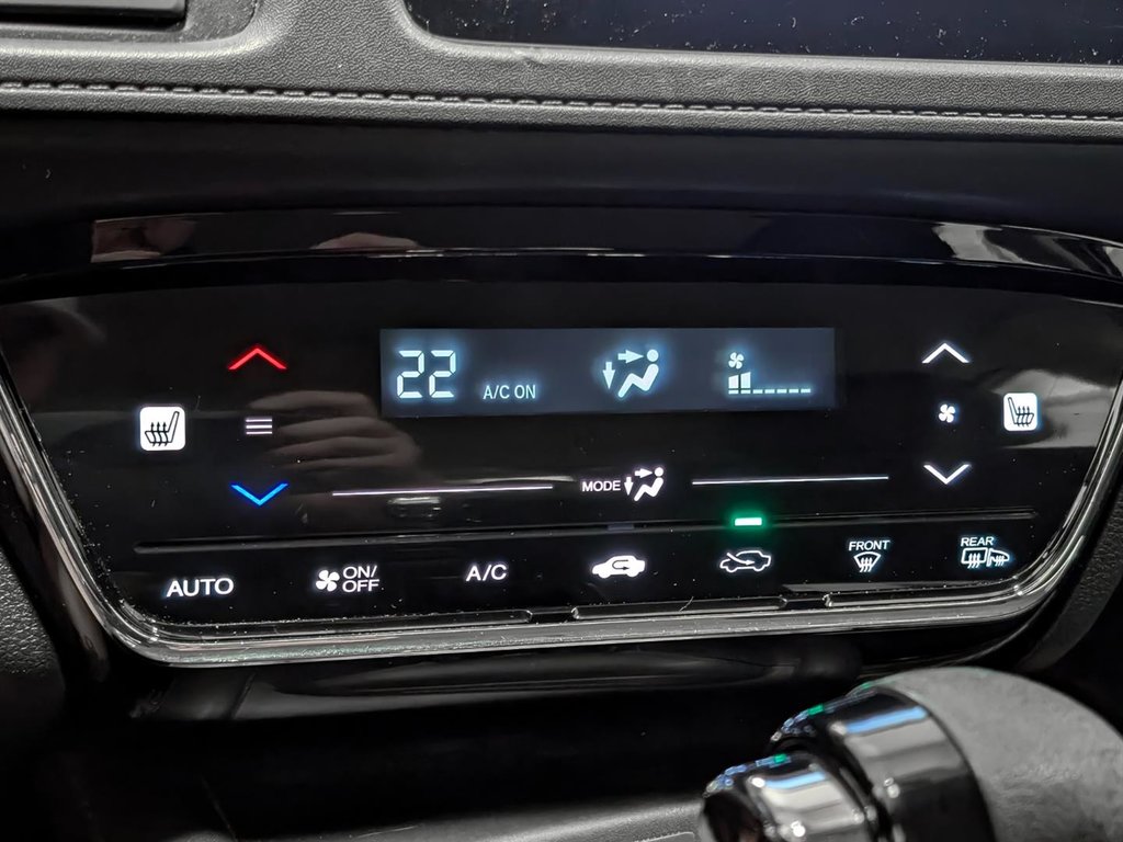 2016 Honda HR-V 4WD LX in Sherbrooke, Quebec - 12 - w1024h768px