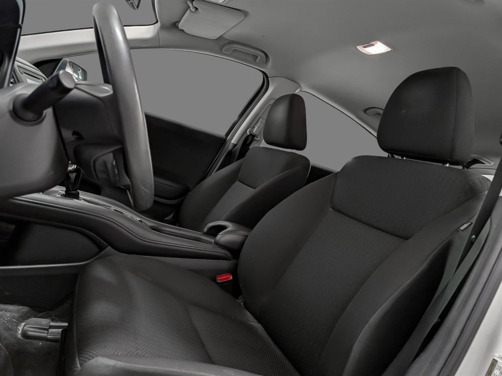 2016 Honda HR-V 4WD LX in Sherbrooke, Quebec - 7 - w1024h768px