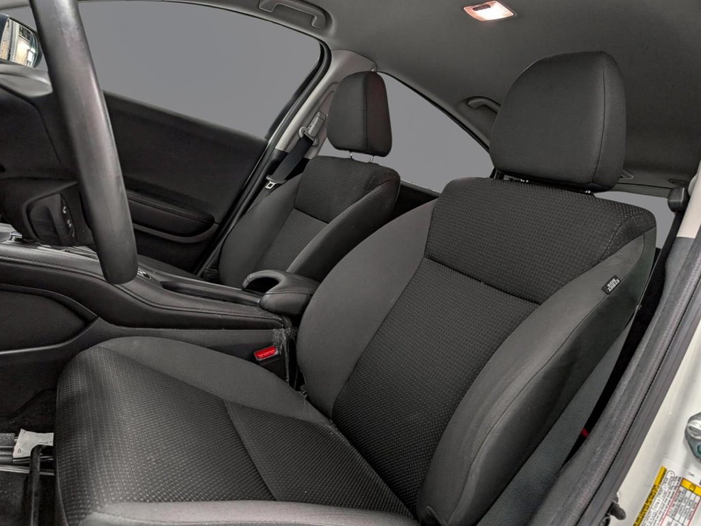 2021 Honda HR-V LX 2WD in Sherbrooke, Quebec - 7 - w1024h768px