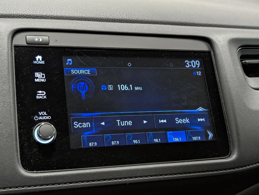 2021 Honda HR-V LX 2WD in Sherbrooke, Quebec - 10 - w1024h768px