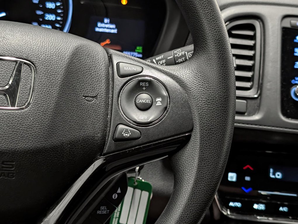 2021 Honda HR-V LX 2WD in Sherbrooke, Quebec - 13 - w1024h768px