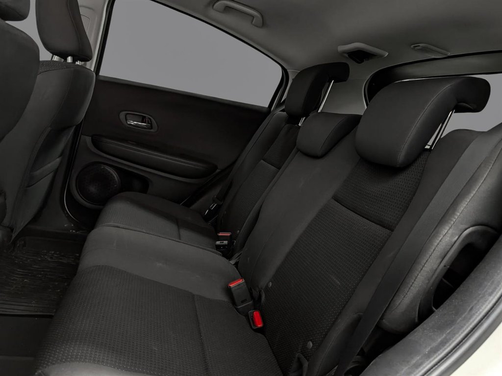 2021 Honda HR-V LX 2WD in Sherbrooke, Quebec - 8 - w1024h768px