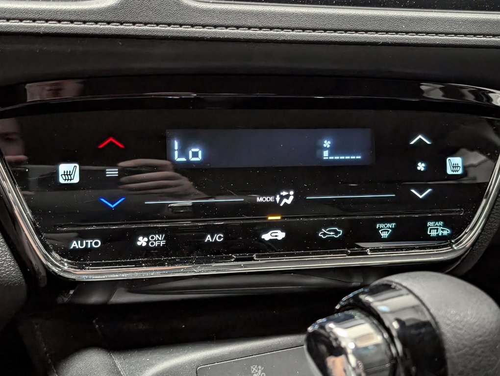 2021 Honda HR-V LX 2WD in Sherbrooke, Quebec - 12 - w1024h768px