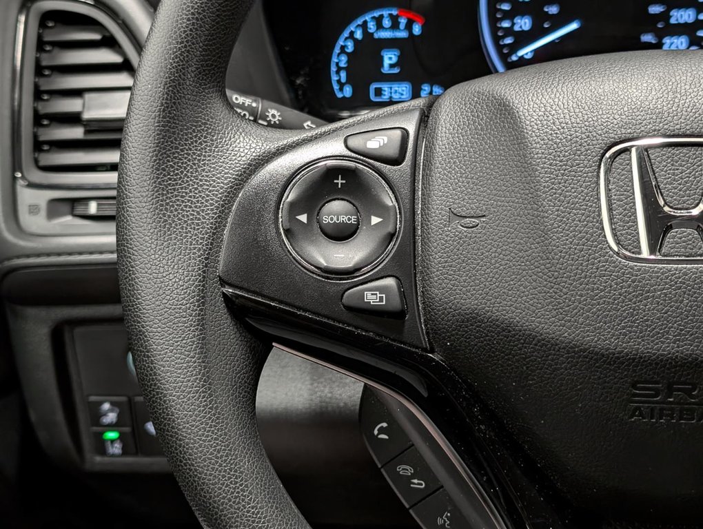 2021 Honda HR-V LX 2WD in Sherbrooke, Quebec - 14 - w1024h768px