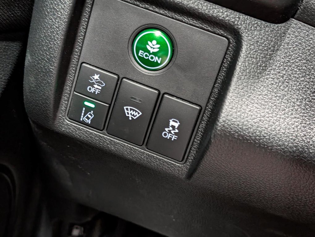 2021 Honda HR-V LX 2WD in Sherbrooke, Quebec - 16 - w1024h768px