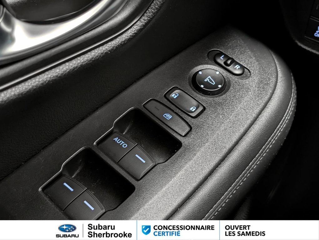 2023 Honda HR-V LX/AWD in Sherbrooke, Quebec - 17 - w1024h768px