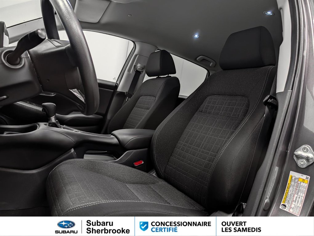 2023 Honda HR-V LX/AWD in Sherbrooke, Quebec - 8 - w1024h768px