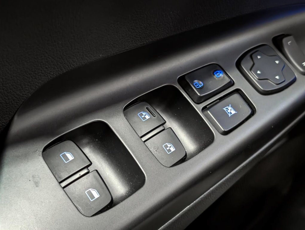 2019 Hyundai Kona 1.6T Trend AWD w-Two-Tone Roof in Sherbrooke, Quebec - 16 - w1024h768px
