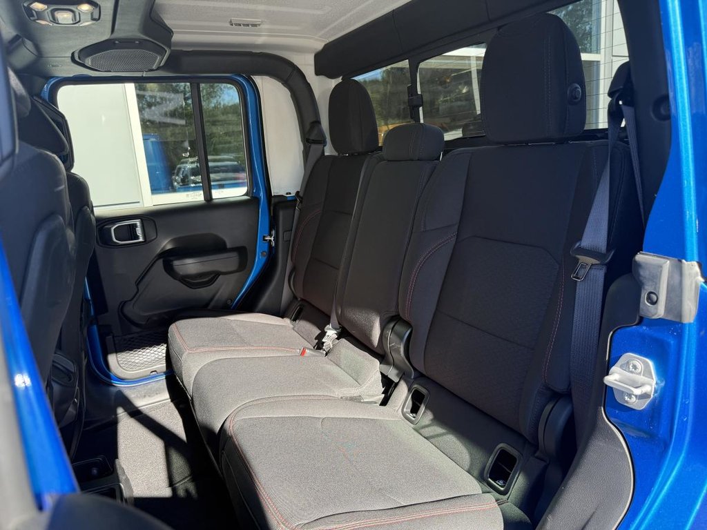 Jeep Gladiator 4x4 Rubicon Automatique Crew Cab V6 3.6L 5ft 2022 à Quebec, Québec - 25 - w1024h768px