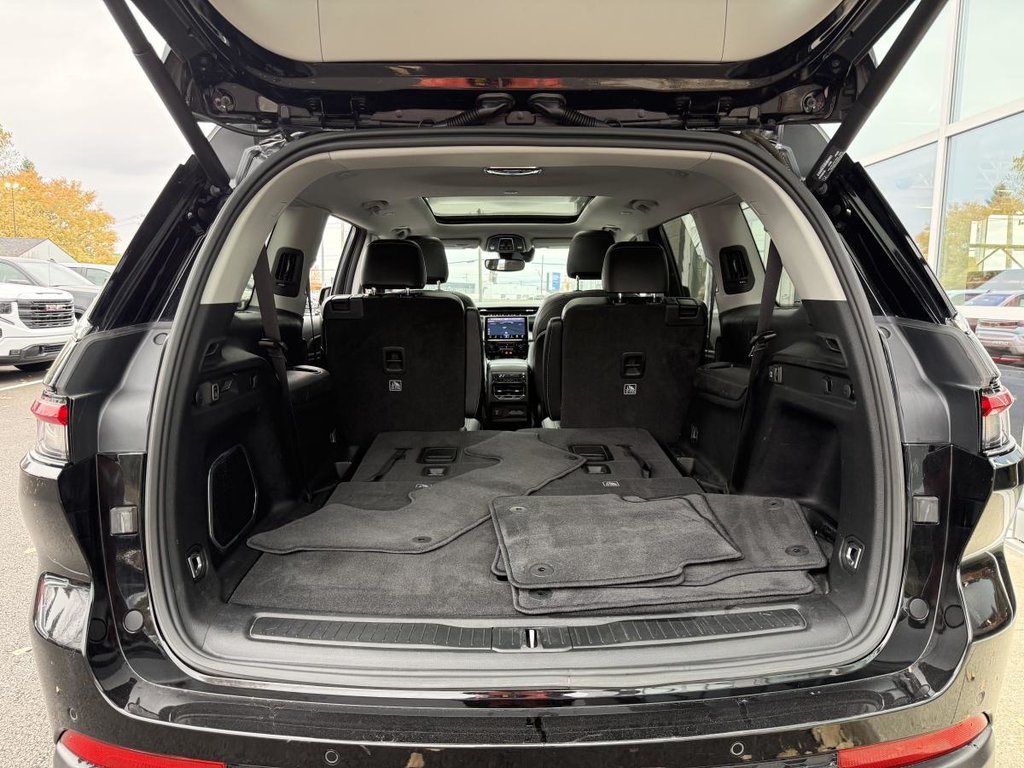 2021 Jeep Grand Cherokee L Limited in Quebec, Quebec - 29 - w1024h768px