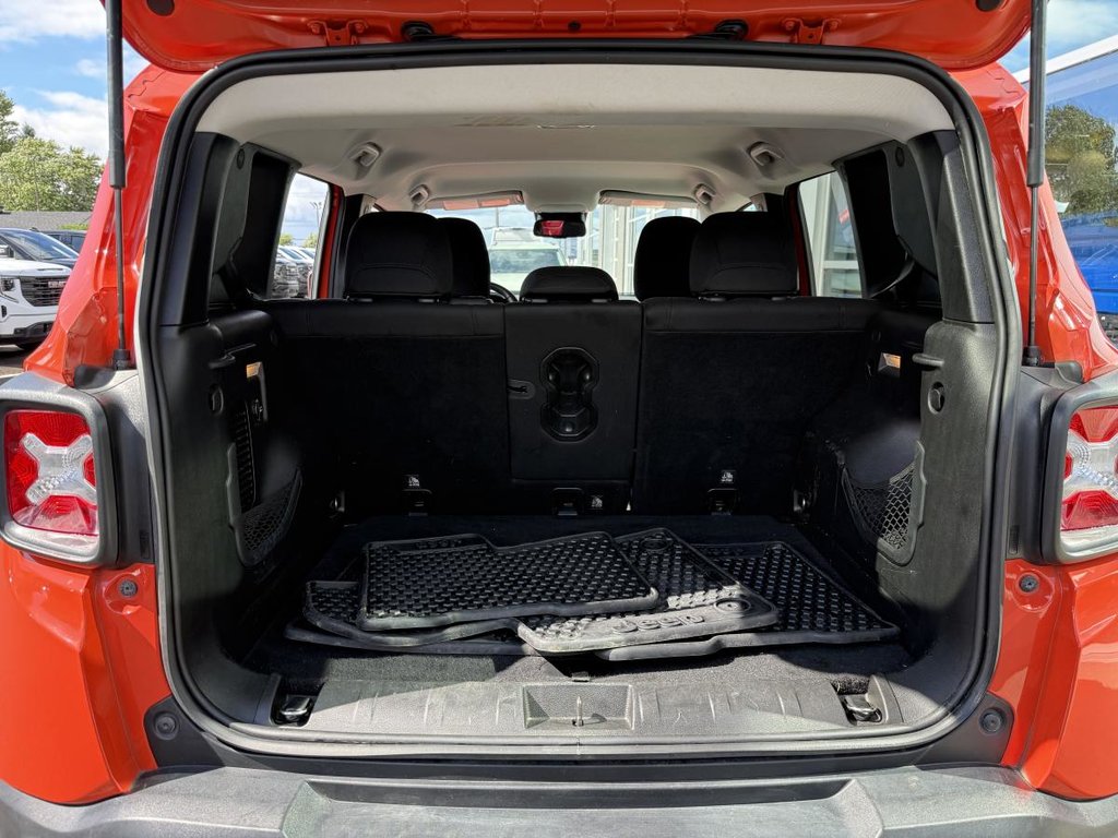 Jeep Renegade 4x4 North 2.4L 2016 à Québec, Québec - 26 - w1024h768px