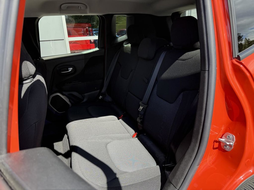 Jeep Renegade 4x4 North 2.4L 2016 à Québec, Québec - 25 - w1024h768px