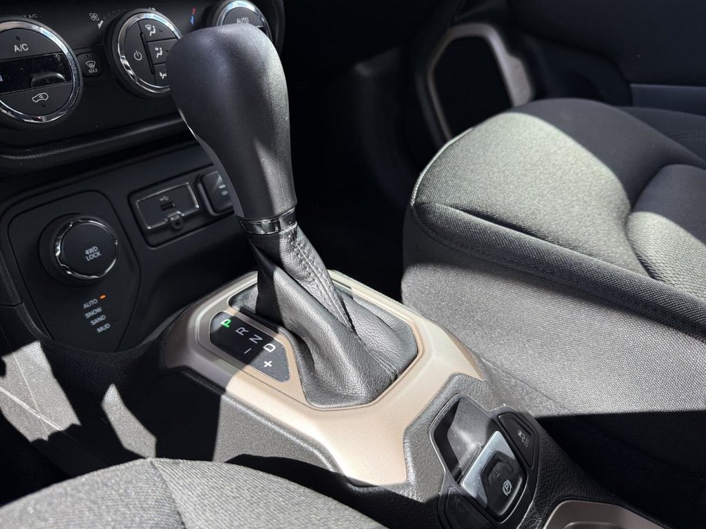 Jeep Renegade 4x4 North 2.4L 2016 à Québec, Québec - 21 - w1024h768px