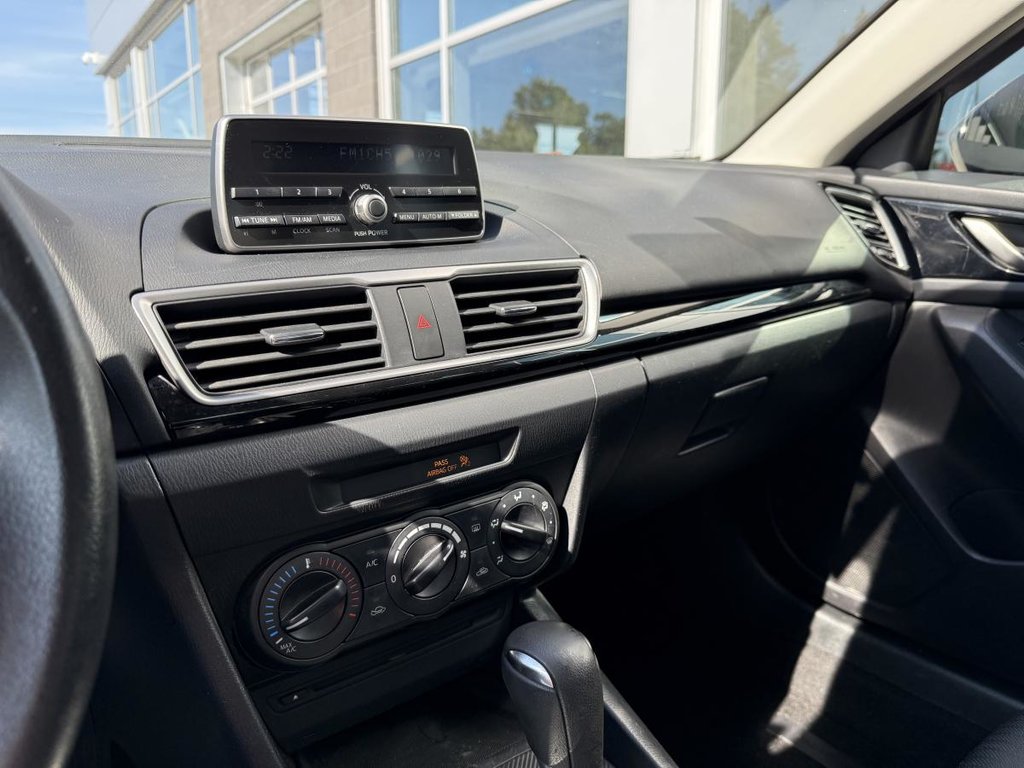 Mazda Mazda3 GX Automatique 2.0L 2015 à Québec, Québec - 15 - w1024h768px