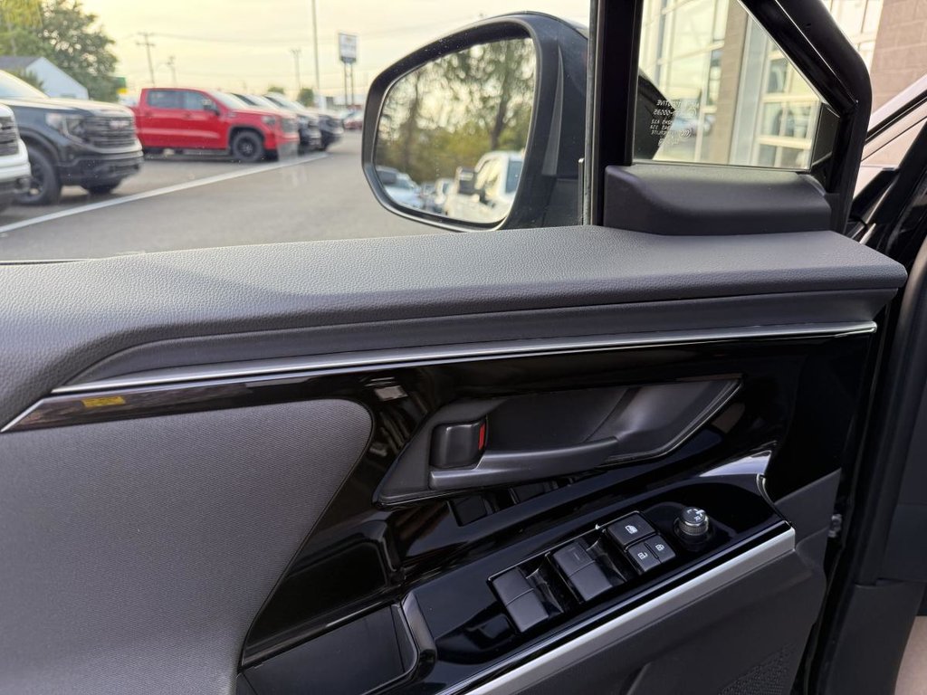 Toyota BZ4X LE FWD 2023 à Quebec, Québec - 12 - w1024h768px