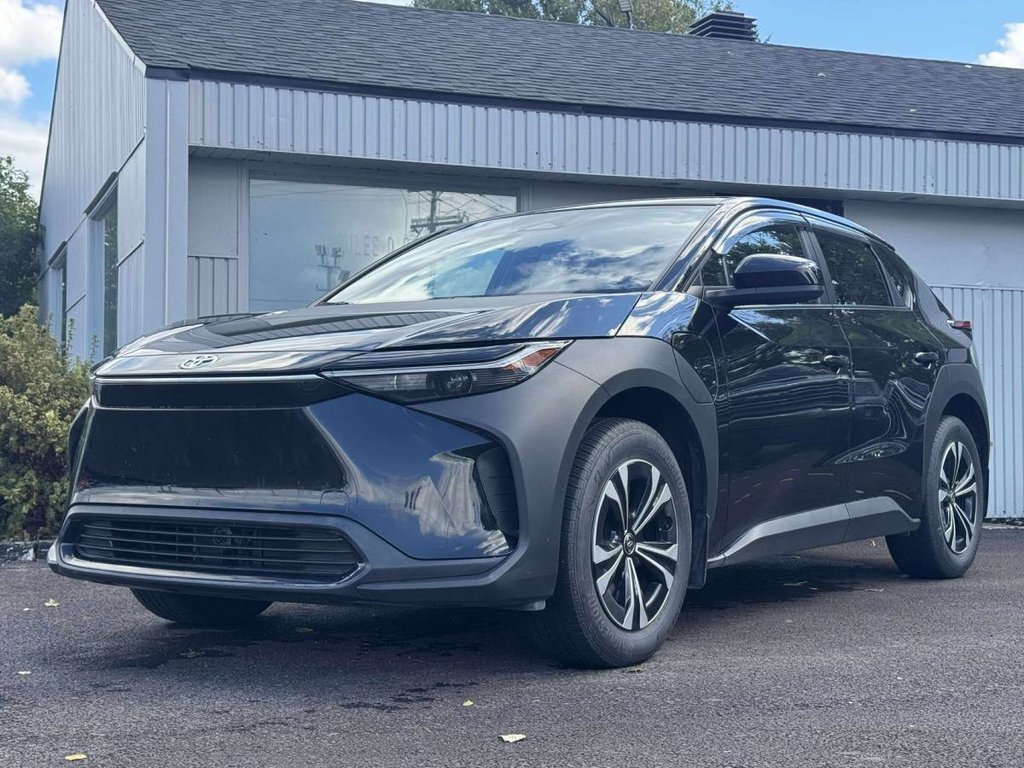 Toyota BZ4X LE FWD 2023 à Québec, Québec - 1 - w1024h768px