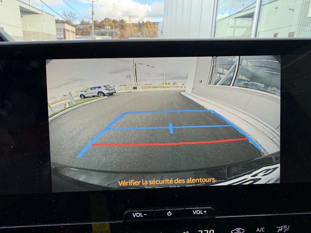 Toyota bZ4X LE FWD 2023 à Québec, Québec - 15 - w1024h768px