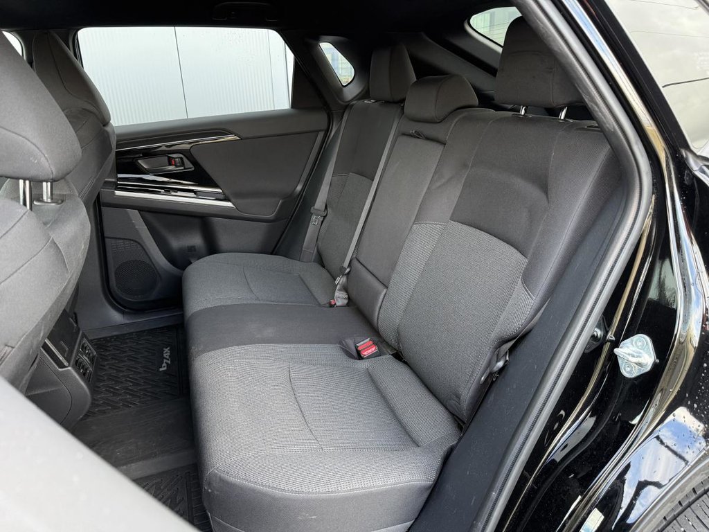 Toyota bZ4X LE FWD 2023 à Québec, Québec - 19 - w1024h768px