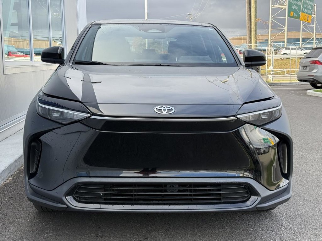 Toyota bZ4X LE FWD 2023 à Québec, Québec - 2 - w1024h768px