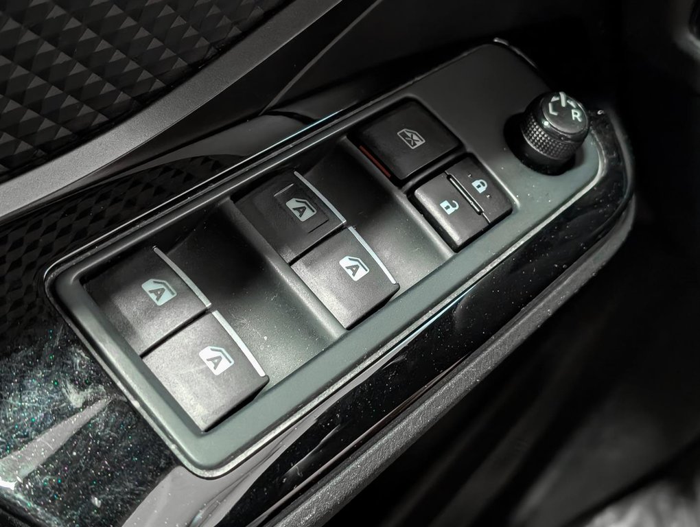 Toyota C-HR XLE 2019 à Sherbrooke, Québec - 15 - w1024h768px