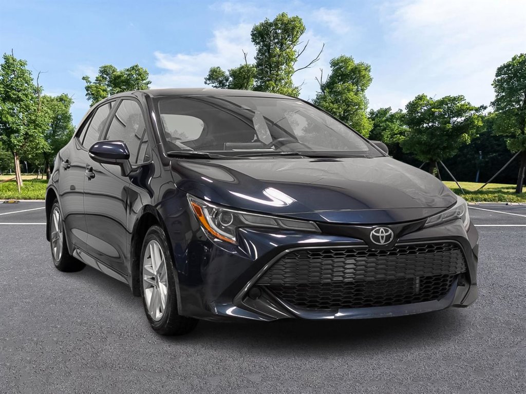 2020 Toyota Corolla Hatchback SE in Sherbrooke, Quebec - 2 - w1024h768px