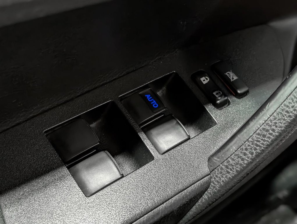 Toyota Corolla  2018 à Sherbrooke, Québec - 16 - w1024h768px