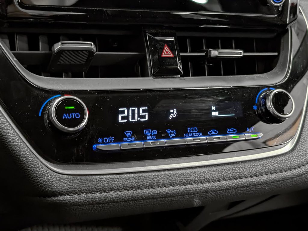 2022 Toyota Corolla SE in Sherbrooke, Quebec - 13 - w1024h768px