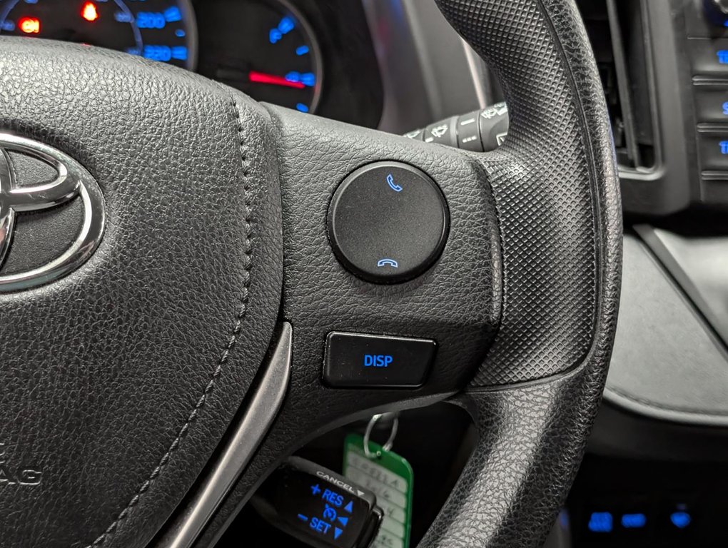 2016 Toyota RAV4 FWD LE in Sherbrooke, Quebec - 15 - w1024h768px