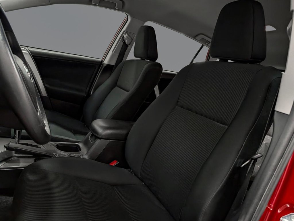 2016 Toyota RAV4 FWD LE in Sherbrooke, Quebec - 9 - w1024h768px