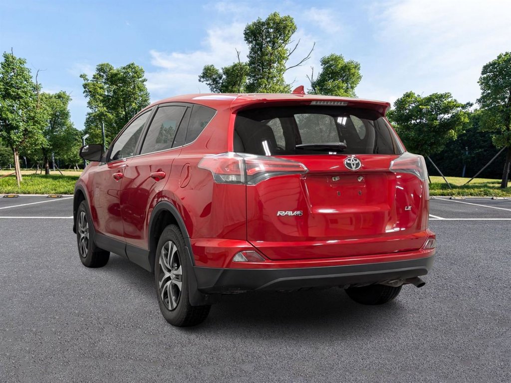 2016 Toyota RAV4 FWD LE in Sherbrooke, Quebec - 4 - w1024h768px