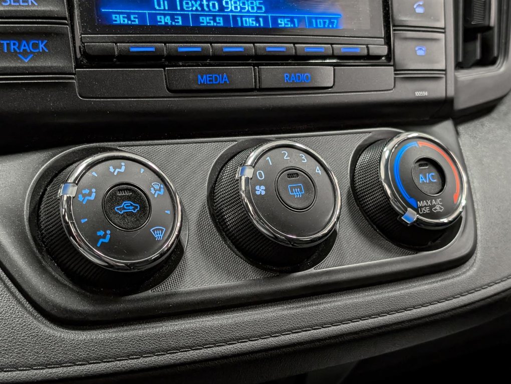 2016 Toyota RAV4 FWD LE in Sherbrooke, Quebec - 12 - w1024h768px