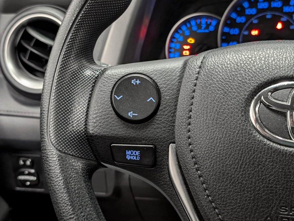 2016 Toyota RAV4 FWD LE in Sherbrooke, Quebec - 16 - w1024h768px
