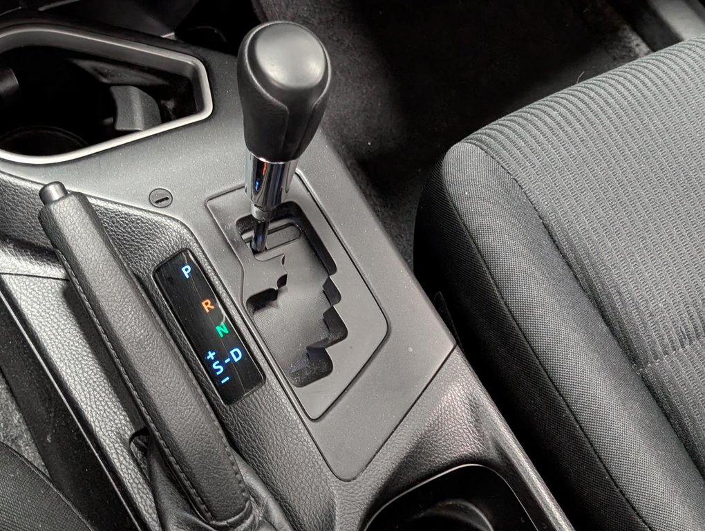 2016 Toyota RAV4 FWD LE in Sherbrooke, Quebec - 14 - w1024h768px