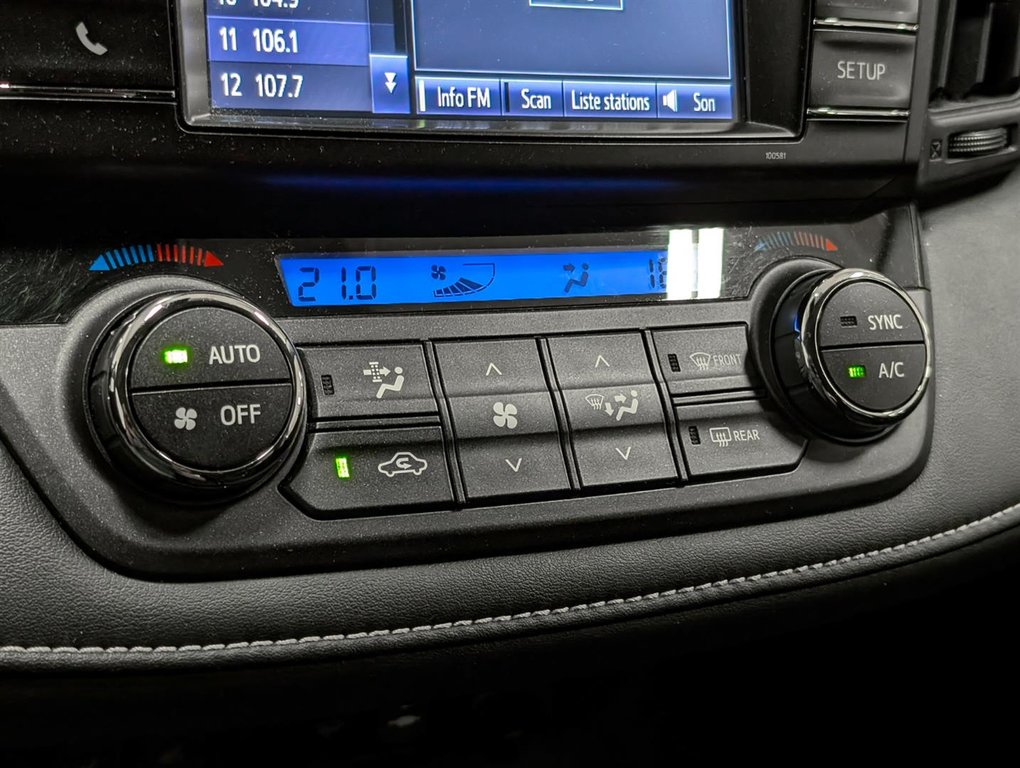 2018 Toyota RAV4 FWD XLE in Sherbrooke, Quebec - 17 - w1024h768px
