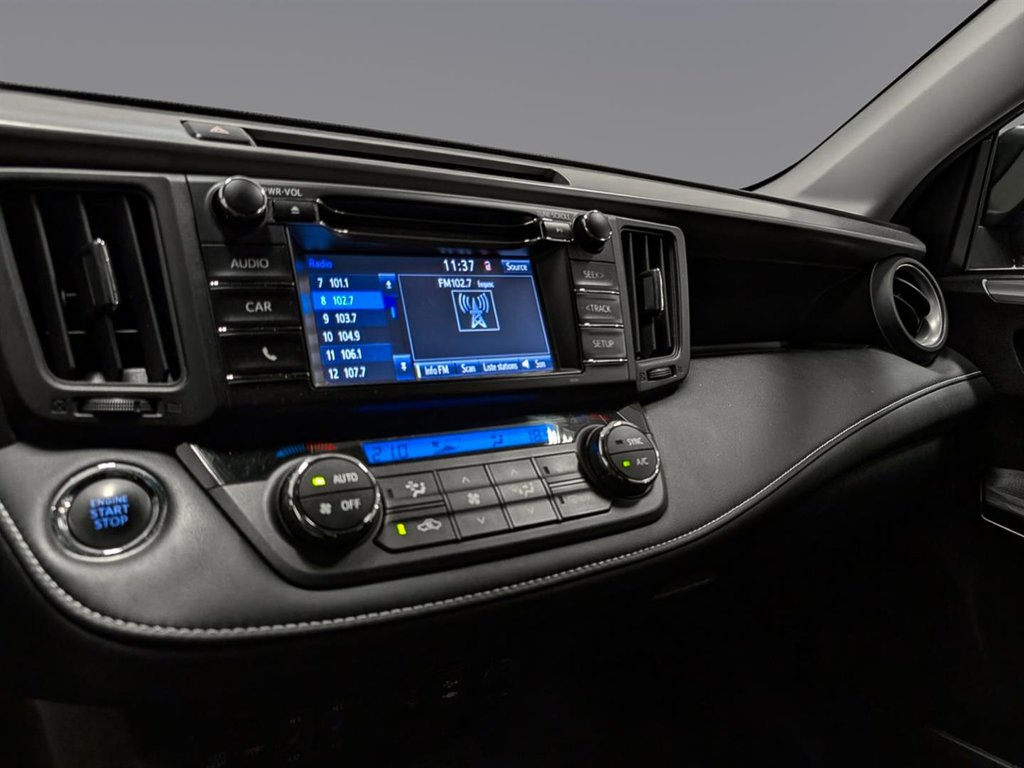 2018 Toyota RAV4 FWD XLE in Sherbrooke, Quebec - 15 - w1024h768px
