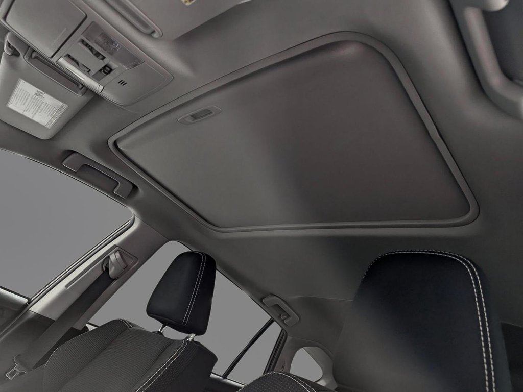 2018 Toyota RAV4 FWD XLE in Sherbrooke, Quebec - 10 - w1024h768px