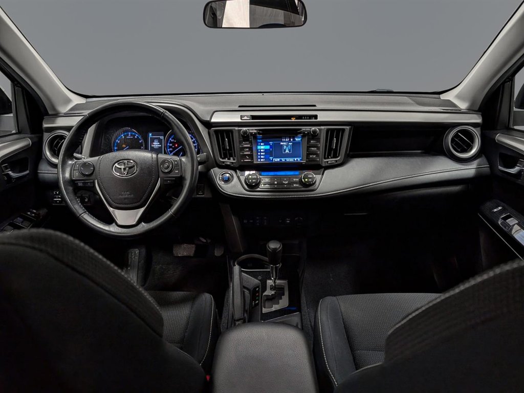 2018 Toyota RAV4 FWD XLE in Sherbrooke, Quebec - 13 - w1024h768px