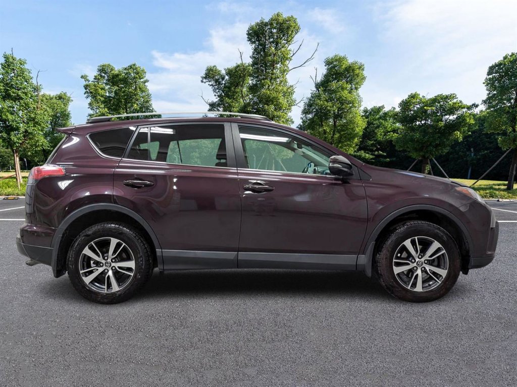2018 Toyota RAV4 FWD XLE in Sherbrooke, Quebec - 7 - w1024h768px