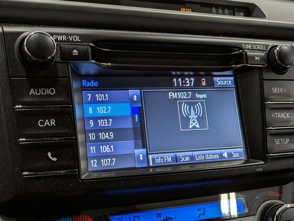 2018 Toyota RAV4 FWD XLE in Sherbrooke, Quebec - 16 - w1024h768px